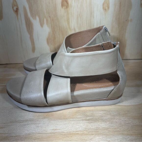 Bussola Peggy Cream Sandals Women’s Size 7.5 - Picture 1 of 9